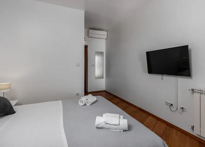 Case de vacanță Awesome In With Wifi *